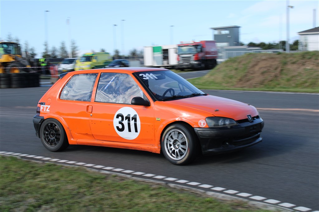 Ole Knudsen var suveræn i Division 3 i weekenden. Den gode gamle Peugeot 106 GTI kan stadig.
(Foto: JJ Media)